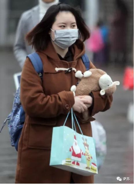 吃瓜网红戴口罩图片